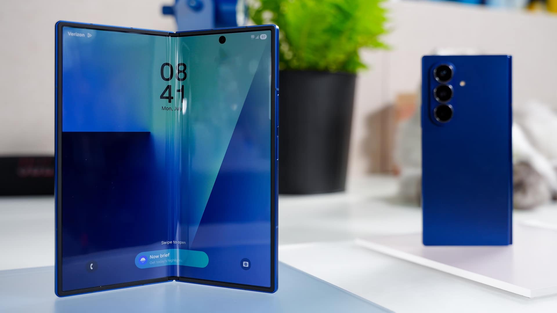 Samsung Galaxy Z Fold 7 delivery truck with 12,000 mobiles worth over ₹90 crore stolen in London