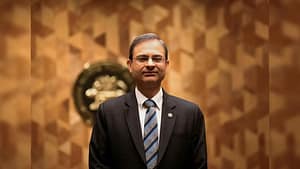 RBI Governor Sanjay Malhotra Clears the Air: Banks Free to Set Minimum Balance Requirements